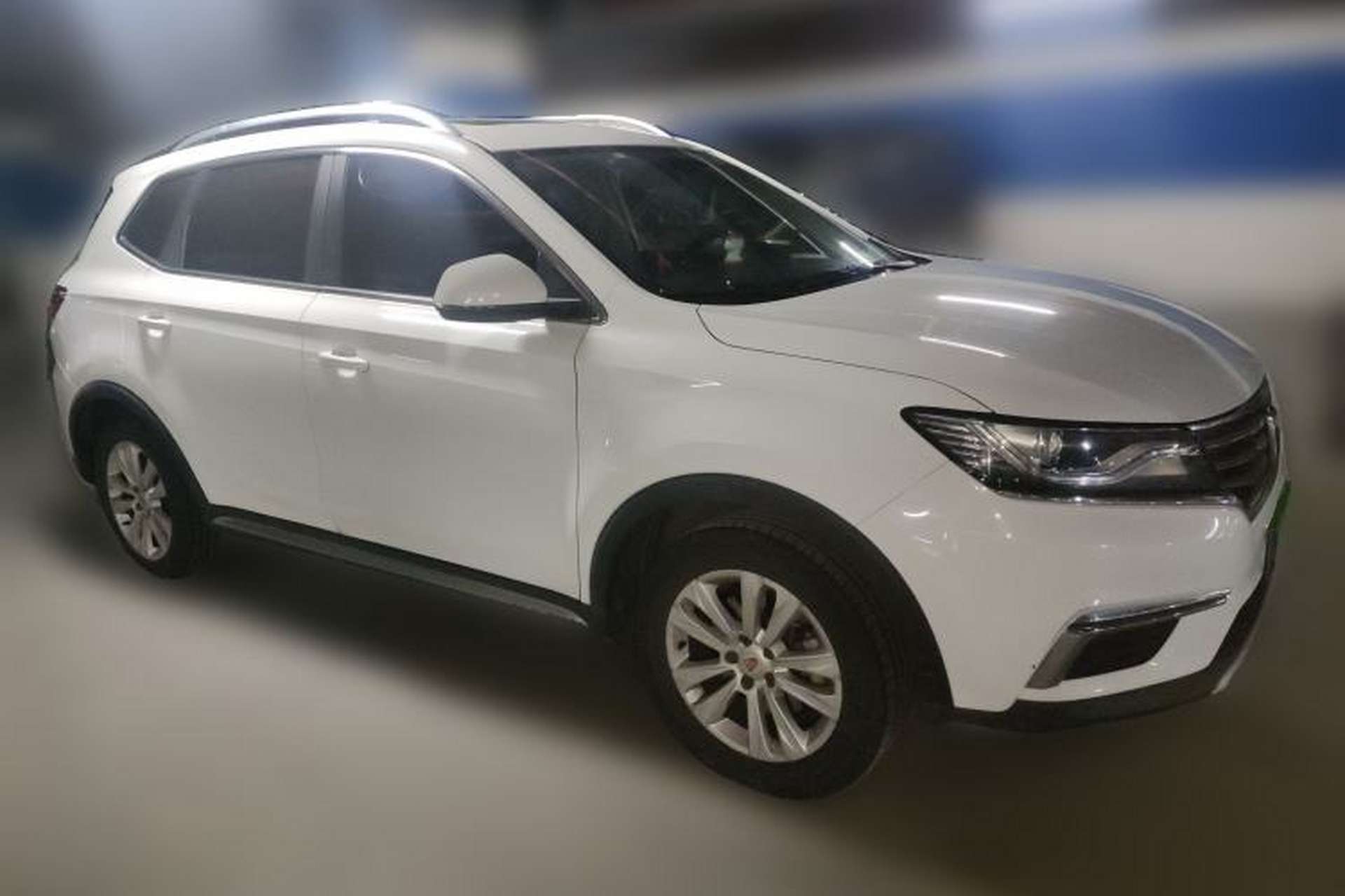 Used Roewe RX5 2016 20T Two-Wheel Drive Manual Flagship Edition Front Right 45 Deg