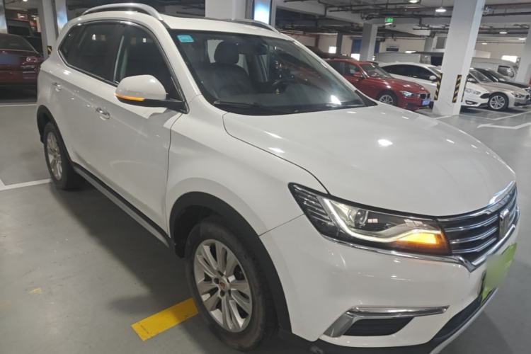 Used Roewe RX5 2016 20T Two-Wheel Drive Automatic Flagship Edition Front Right 45 Deg