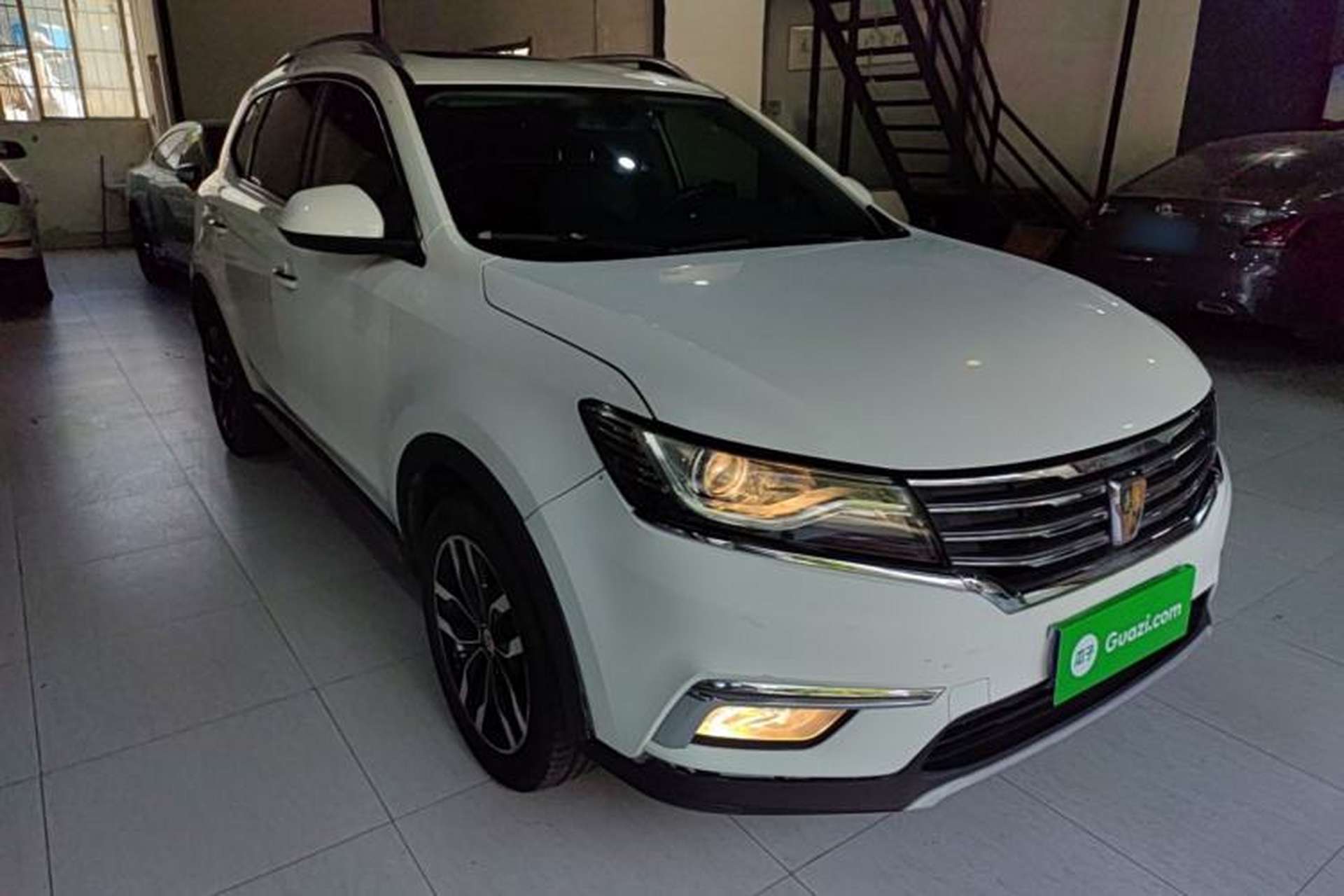 Used Roewe RX5 2016 20T Two-Wheel Drive Automatic Internet Smart Edition Front Right 45 Deg