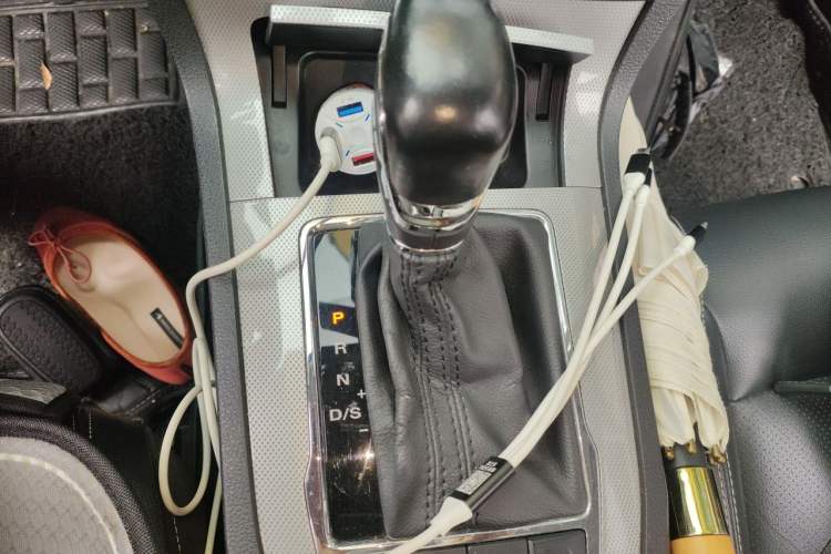 Used Roewe RX5 2016 20T Two-Wheel Drive Automatic Internet Smart Edition Gear Lever