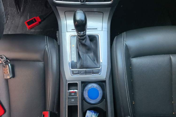 Used Roewe RX5 2016 20T Two-Wheel Drive Automatic Internet Smart Edition Gear Lever