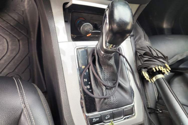 Used Roewe RX5 2016 20T Two-Wheel Drive Automatic Internet Smart Edition Gear Lever