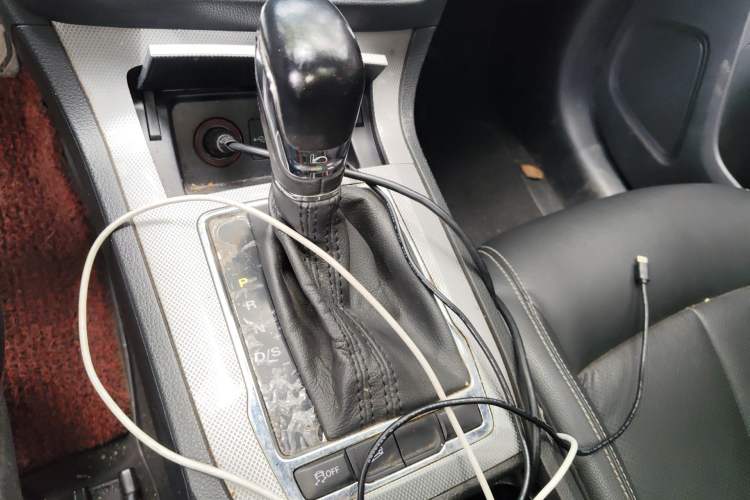 Used Roewe RX5 2016 20T Two-Wheel Drive Automatic Internet Smart Edition Gear Lever