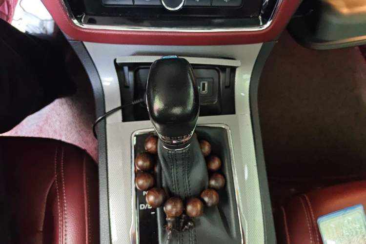 Used Roewe RX5 2016 30T Four-Wheel Drive Automatic Internet Smart Luxury Edition Gear Lever