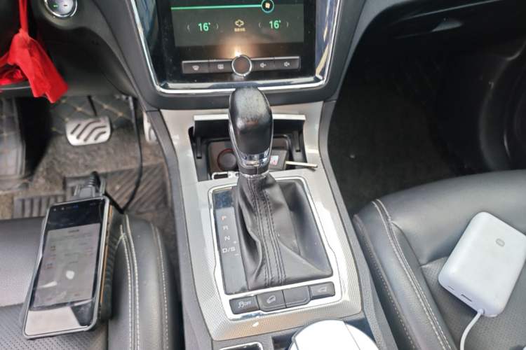Used Roewe RX5 2016 30T Two-Wheel Drive Automatic Internet Smart Edition Gear Lever