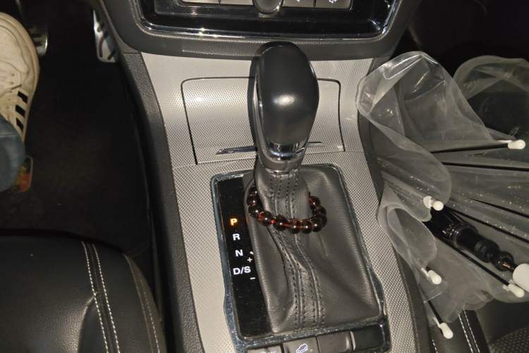 Used Roewe RX5 2016 20T Two-Wheel Drive Automatic Internet Smart Edition Gear Lever