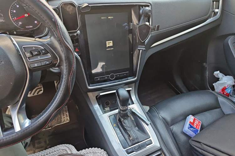 Used Roewe RX5 2016 20T Two-Wheel Drive Automatic Internet Smart Edition Gear Lever