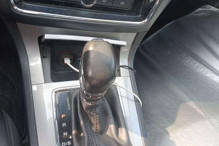 Used Roewe RX5 2016 30T Two-Wheel Drive Automatic Internet Smart Edition Gear Lever