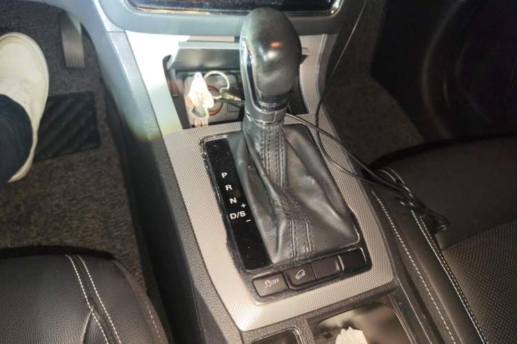 Used Roewe RX5 2016 20T Two-Wheel Drive Automatic Flagship Edition Gear Lever