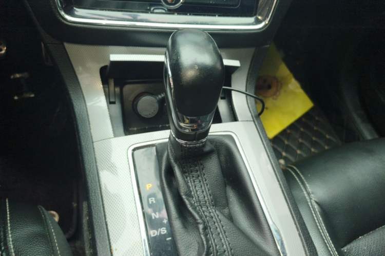 Used Roewe RX5 2016 20T Two-Wheel Drive Automatic Internet Smart Edition Gear Lever
