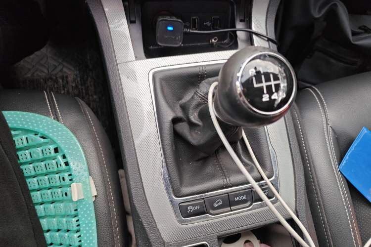 Used Roewe RX5 2016 20T Two-Wheel Drive Manual Transmission Internet Smart Edition Gear Lever