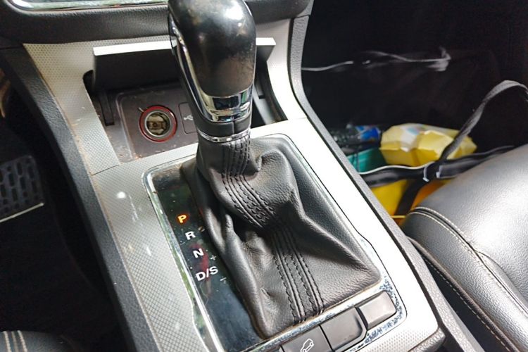 Used Roewe RX5 2016 20T Two-Wheel Drive Automatic Internet Smart Edition Gear Lever