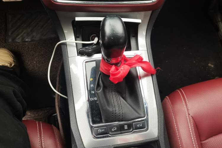 Used Roewe RX5 2016 30T Four-Wheel Drive Automatic Internet Smart Luxury Edition Gear Lever