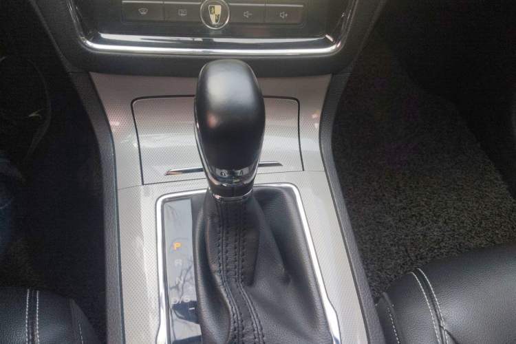 Used Roewe RX5 2016 30T Two-Wheel Drive Automatic Internet Smart Edition Gear Lever
