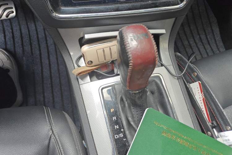 Used Roewe RX5 2016 20T Two-Wheel Drive Automatic Internet Smart Edition Gear Lever