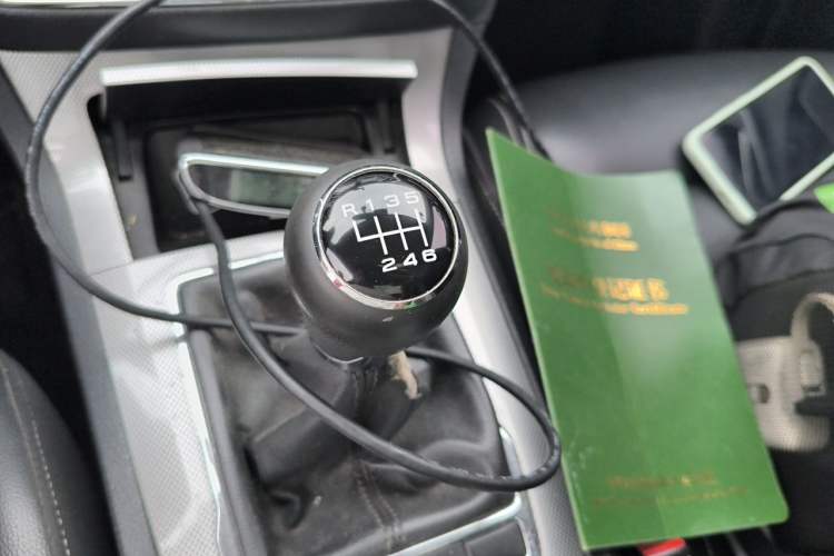 Used Roewe RX5 2016 20T Two-Wheel Drive Manual Flagship Edition Gear Lever