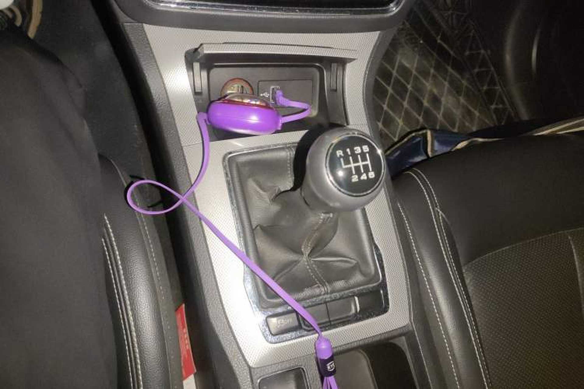 Used Roewe RX5 2016 20T Two-Wheel Drive Manual Flagship Edition Gear Lever