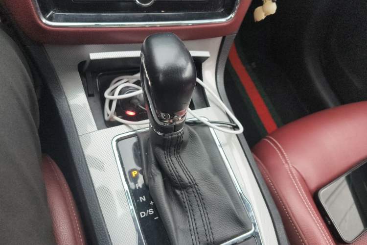 Used Roewe RX5 2016 20T Two-Wheel Drive Automatic Internet Smart Edition Gear Lever