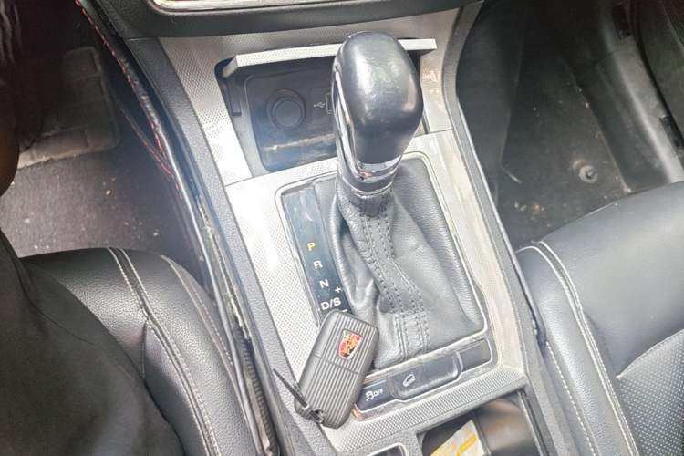 Used Roewe RX5 2016 20T Two-Wheel Drive Automatic Flagship Edition Gear Lever
