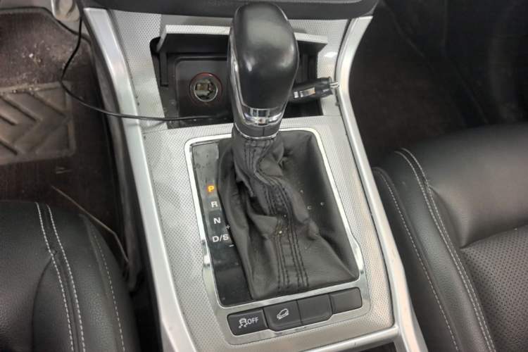 Used Roewe RX5 2016 20T Two-Wheel Drive Automatic Internet Smart Edition Gear Lever