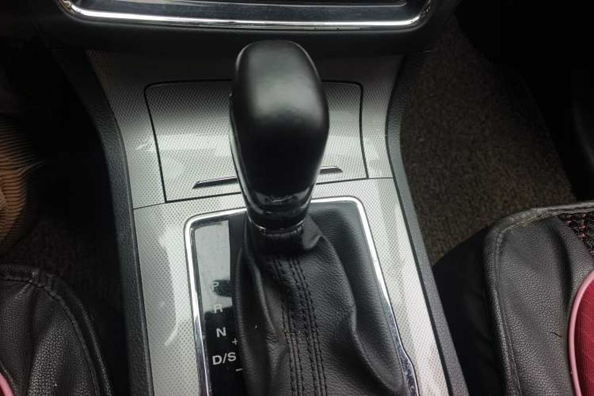Used Roewe RX5 2016 20T Two-Wheel Drive Automatic Internet Smart Edition Gear Lever