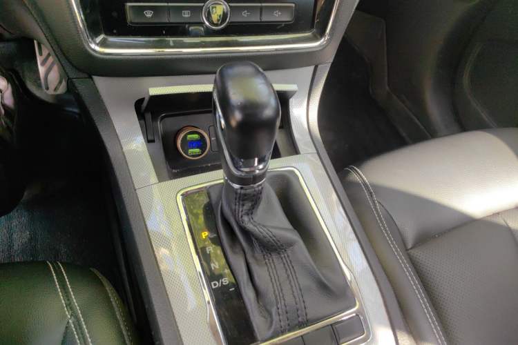Used Roewe RX5 2016 20T Two-Wheel Drive Automatic Internet Smart Edition Gear Lever