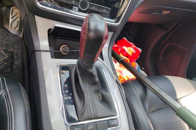 Used Roewe RX5 2016 30T Two-Wheel Drive Automatic Internet Smart Edition Gear Lever