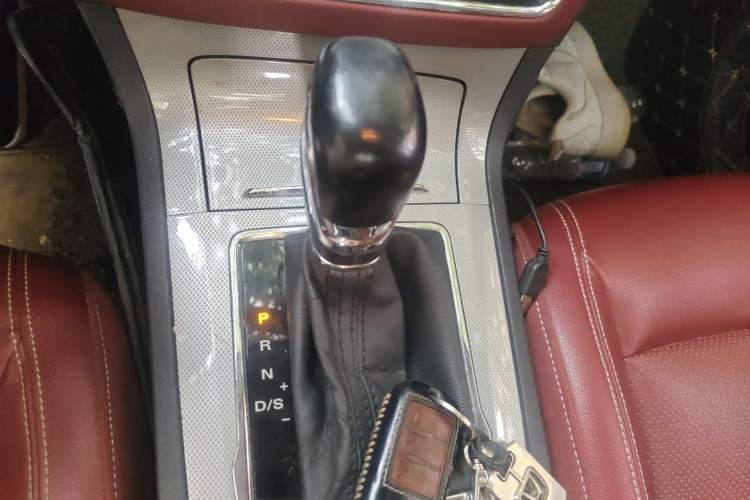 Used Roewe RX5 2016 20T Two-Wheel Drive Automatic Internet Smart Edition Gear Lever