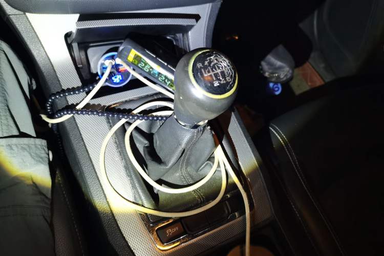 Used Roewe RX5 2016 20T Two-Wheel Drive Manual Flagship Edition Gear Lever