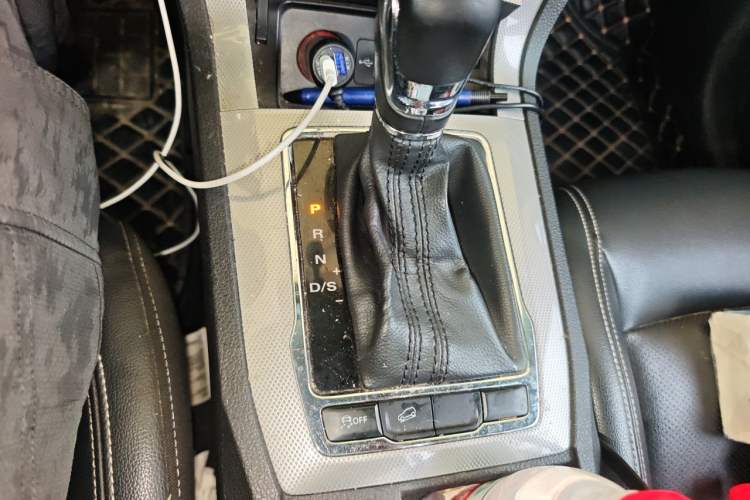 Used Roewe RX5 2016 20T Two-Wheel Drive Automatic Internet Smart Edition Gear Lever