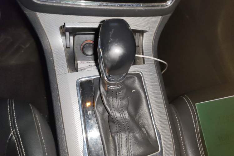 Used Roewe RX5 2016 20T Two-Wheel Drive Automatic Flagship Edition Gear Lever