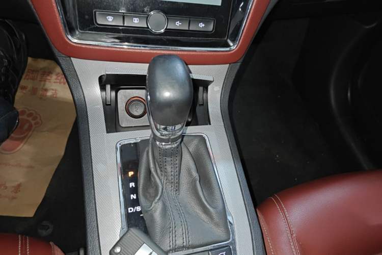 Used Roewe RX5 2016 30T Four-Wheel Drive Automatic Internet Smart Luxury Edition Gear Lever