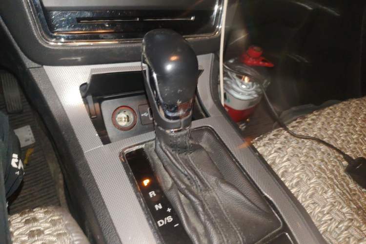 Used Roewe RX5 2016 20T Two-Wheel Drive Automatic Flagship Edition Gear Lever