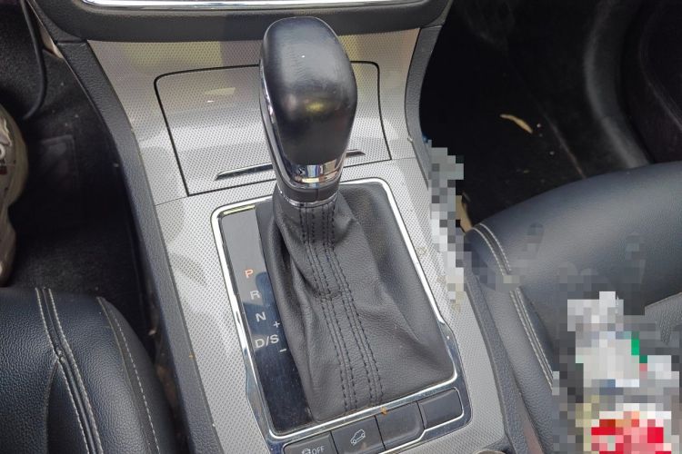Used Roewe RX5 2016 20T Two-Wheel Drive Automatic Internet Smart Edition Gear Lever