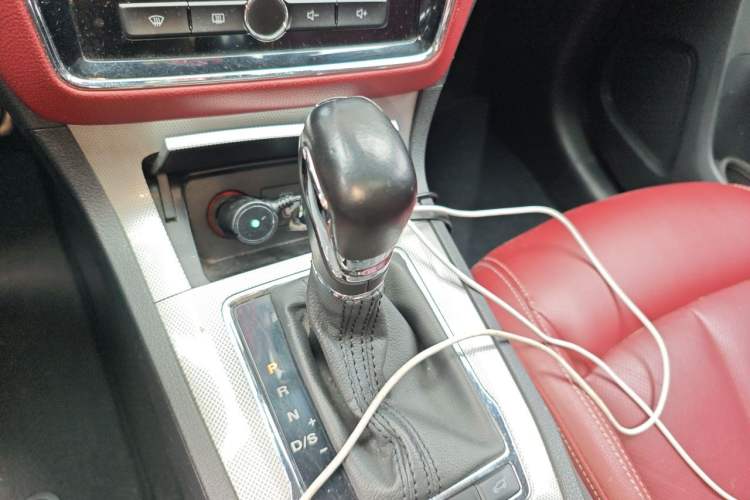 Used Roewe RX5 2016 30T Four-Wheel Drive Automatic Internet Smart Luxury Edition Gear Lever