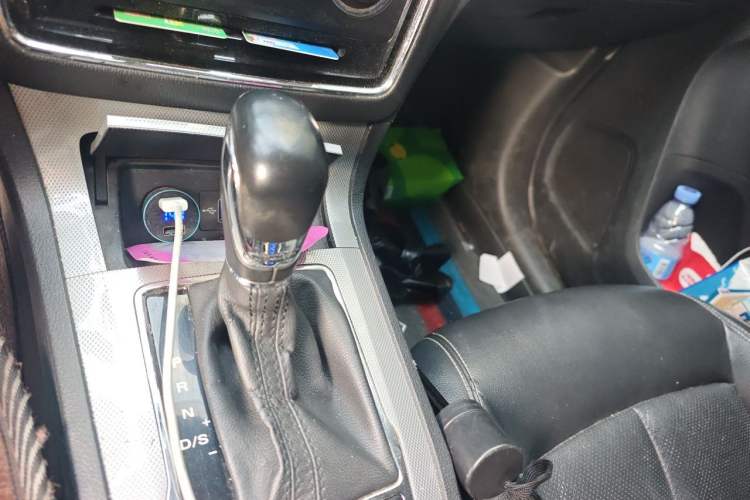 Used Roewe RX5 2016 20T Two-Wheel Drive Automatic Flagship Edition Gear Lever