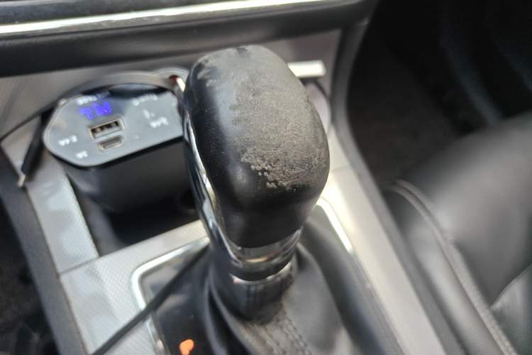 Used Roewe RX5 2016 20T Two-Wheel Drive Automatic Internet Smart Edition Gear Lever