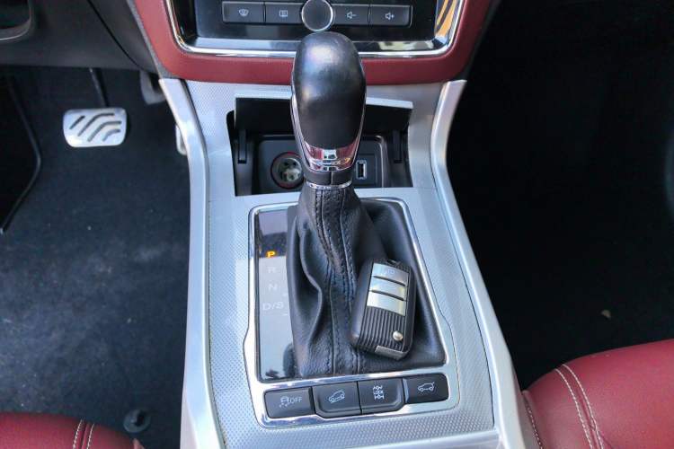 Used Roewe RX5 2016 30T Four-Wheel Drive Automatic Internet Smart Luxury Edition Gear Lever