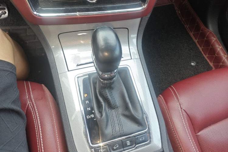 Used Roewe RX5 2016 30T Four-Wheel Drive Automatic Internet Smart Luxury Edition Gear Lever