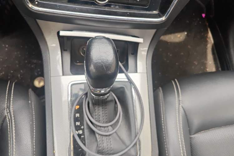 Used Roewe RX5 2016 20T Two-Wheel Drive Automatic Internet Smart Edition Gear Lever