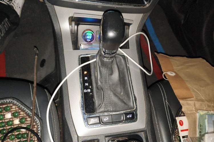 Used Roewe RX5 2016 30T Two-Wheel Drive Automatic Internet Smart Edition Gear Lever