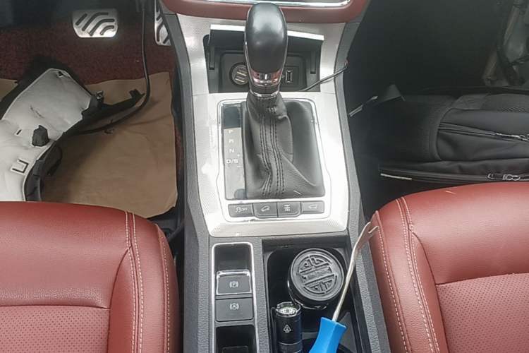 Used Roewe RX5 2016 30T Four-Wheel Drive Automatic Internet Smart Luxury Edition Gear Lever
