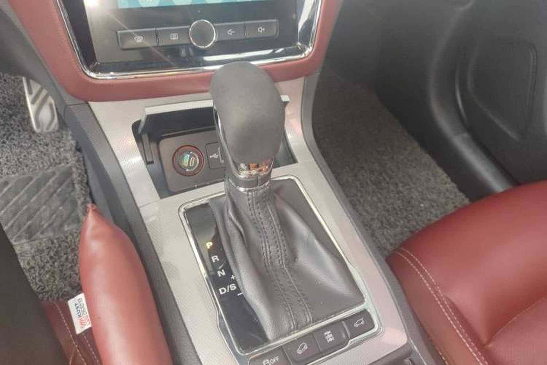Used Roewe RX5 2016 30T Four-Wheel Drive Automatic Internet Smart Luxury Edition Gear Lever