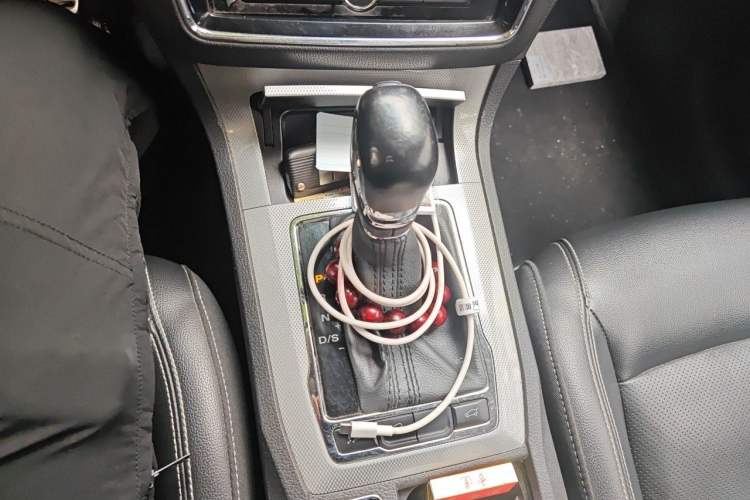 Used Roewe RX5 2016 30T Two-Wheel Drive Automatic Internet Smart Edition Gear Lever