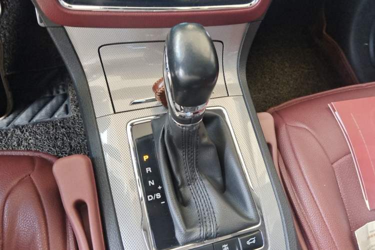 Used Roewe RX5 2016 30T Four-Wheel Drive Automatic Internet Smart Luxury Edition Gear Lever