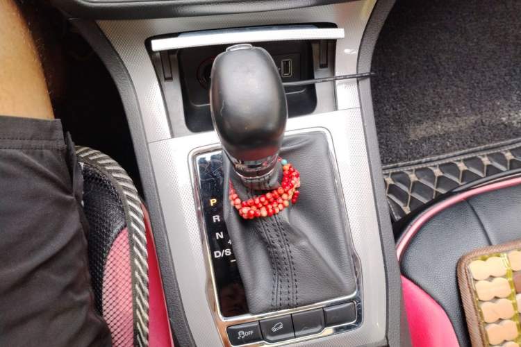 Used Roewe RX5 2016 20T Two-Wheel Drive Automatic Internet Smart Edition Gear Lever