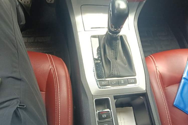 Used Roewe RX5 2016 30T Four-Wheel Drive Automatic Internet Smart Luxury Edition Gear Lever