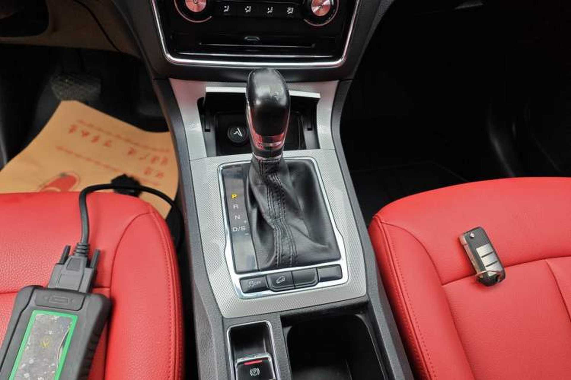 Used Roewe RX5 2016 20T Two-Wheel Drive Automatic Flagship Edition Gear Lever