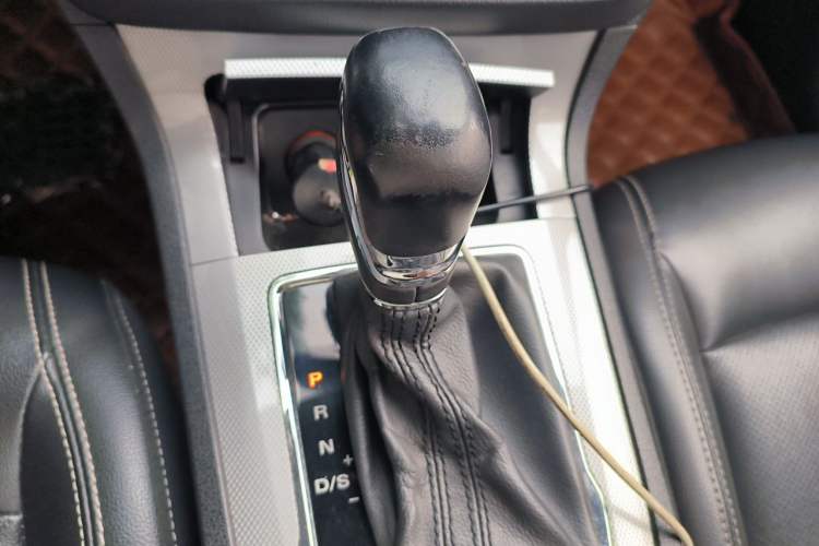 Used Roewe RX5 2016 20T Two-Wheel Drive Automatic Internet Smart Edition Gear Lever