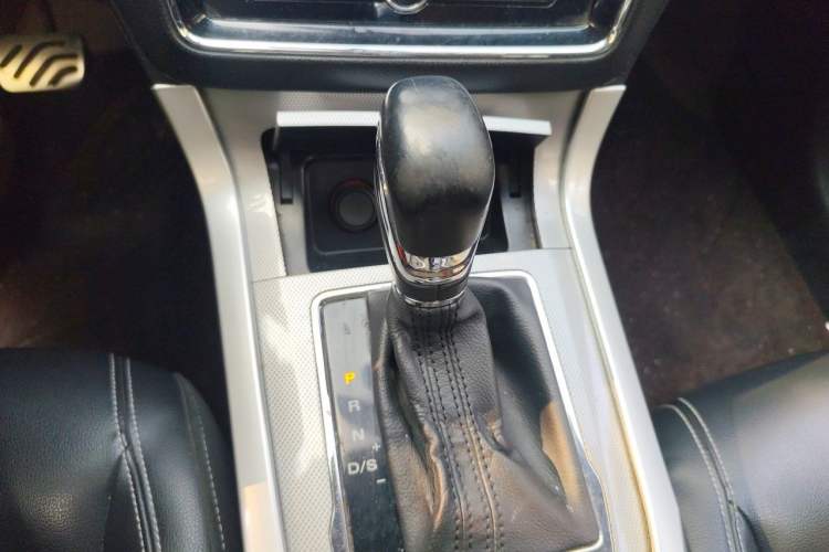 Used Roewe RX5 2016 20T Two-Wheel Drive Automatic Internet Smart Edition Gear Lever